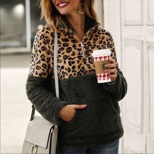 NWT Women’s  Lightweight High Pile Fleece In Green / Leopard Print Size Small
